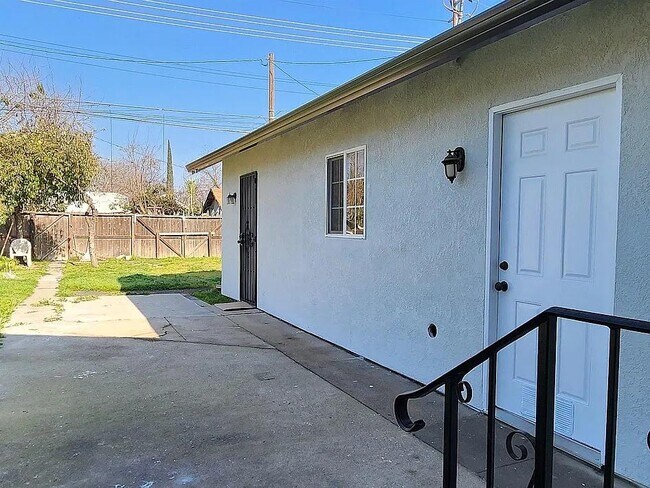 Building Photo - 308 Vine St