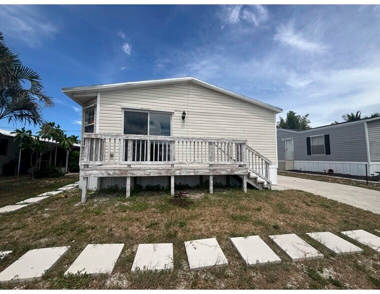 Building Photo - 8321 SE Skylark Ave