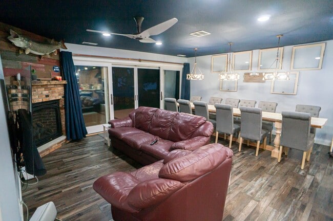 Building Photo - FULLY FURNISHED LAKE HOME