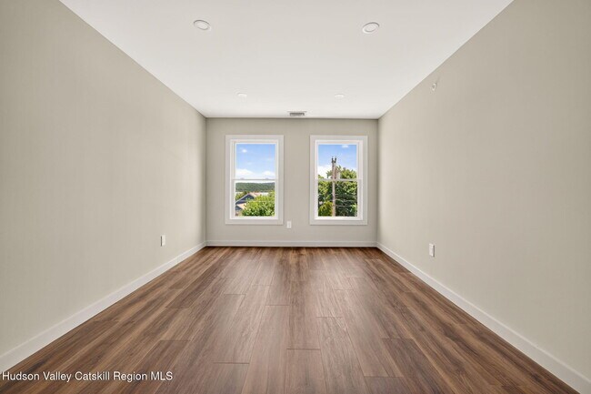 Building Photo - 176 Hudson St