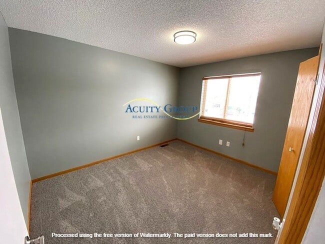 Building Photo - 4 Bedroom, 2 Bath Single Family Home in Mo...