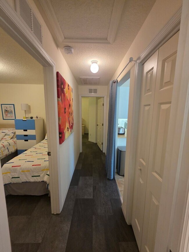 Building Photo - 982 N Foxrun Terrace