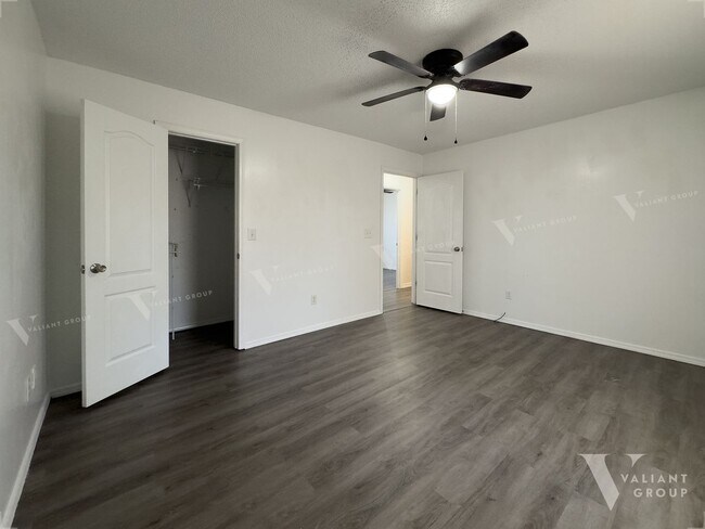 Building Photo - Spacious 4 Bedroom Ozark Home