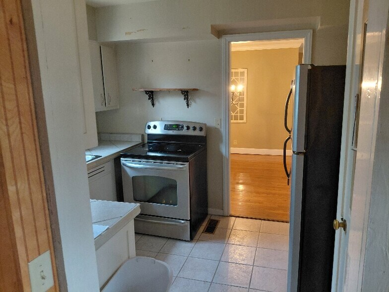 Building Photo - 708 Glenwood Rd