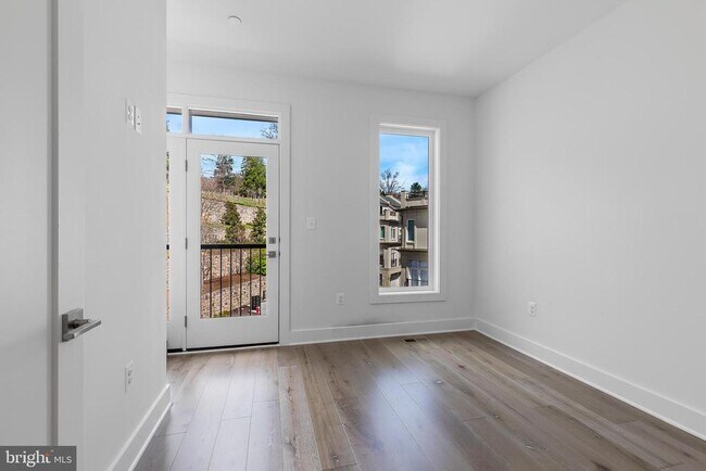 Building Photo - 8201 River Rd