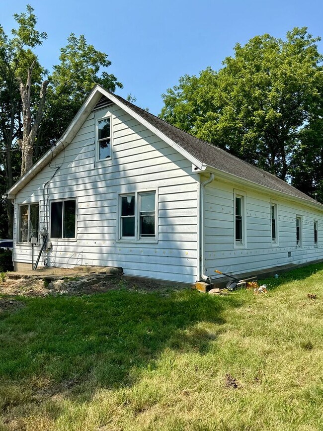 Building Photo - Beautifully Renovated Country Home on 2 Acres – Just Outside West Lafayette!