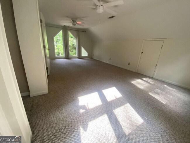 Building Photo - 522 Capri Dr