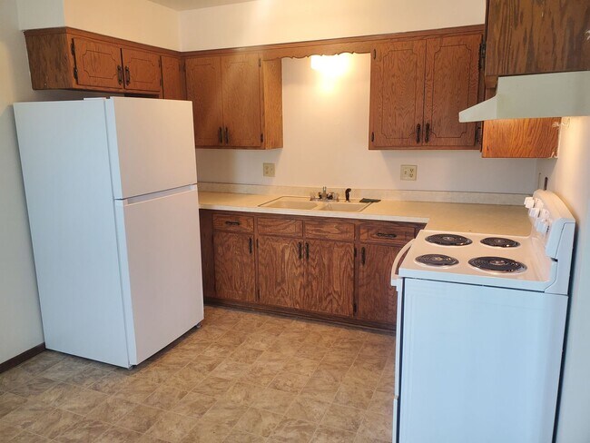 Building Photo - 2205 Green Tree Rd