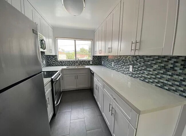 Building Photo - The Savoy