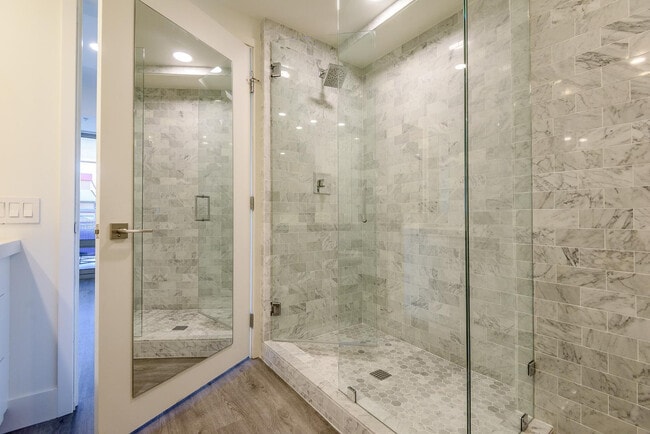 Building Photo - 7137 E Rancho Vista Dr