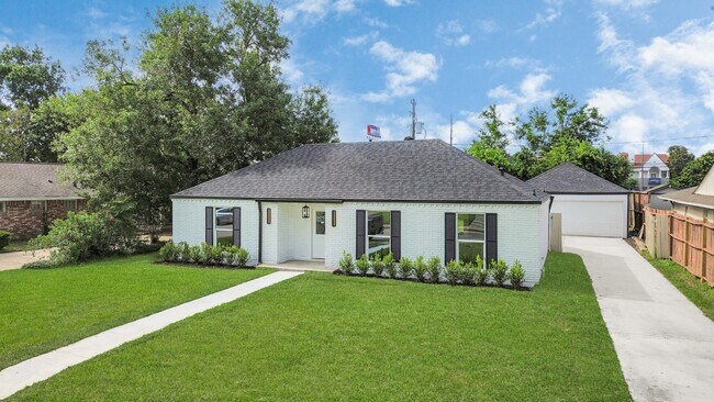 Primary Photo - 6249 Locke Ln