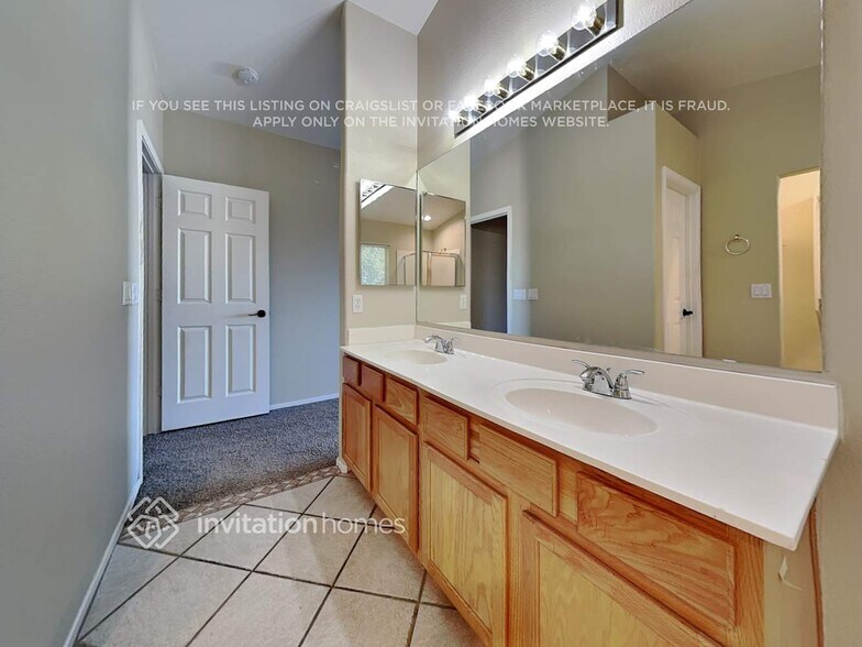 Building Photo - 3544 N Tirol Cir