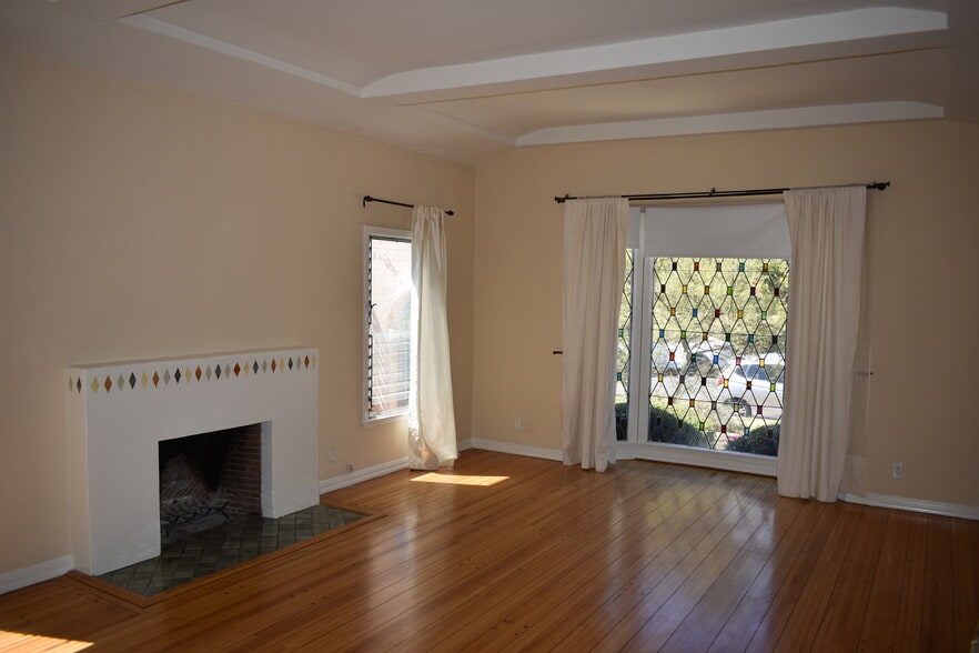 Sunken living room with tall ceilings - 538 N Detroit St