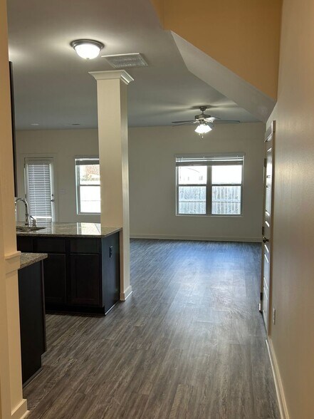Building Photo - 5715 Cheshire Cove Cir