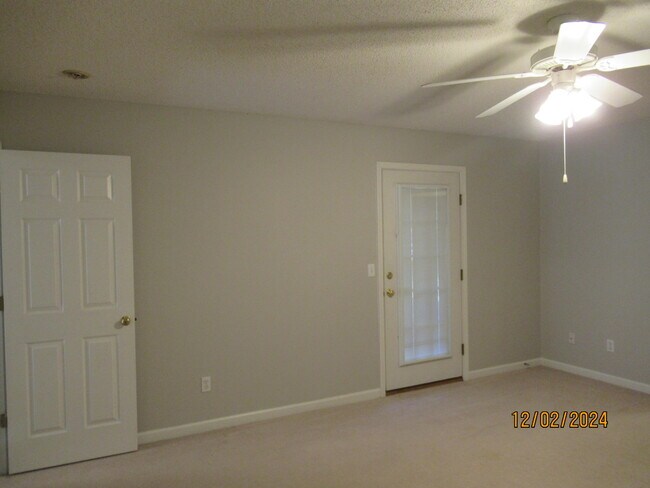 Building Photo - 3840 Oleander Dr