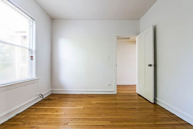 Building Photo - 5401 W Le Moyne