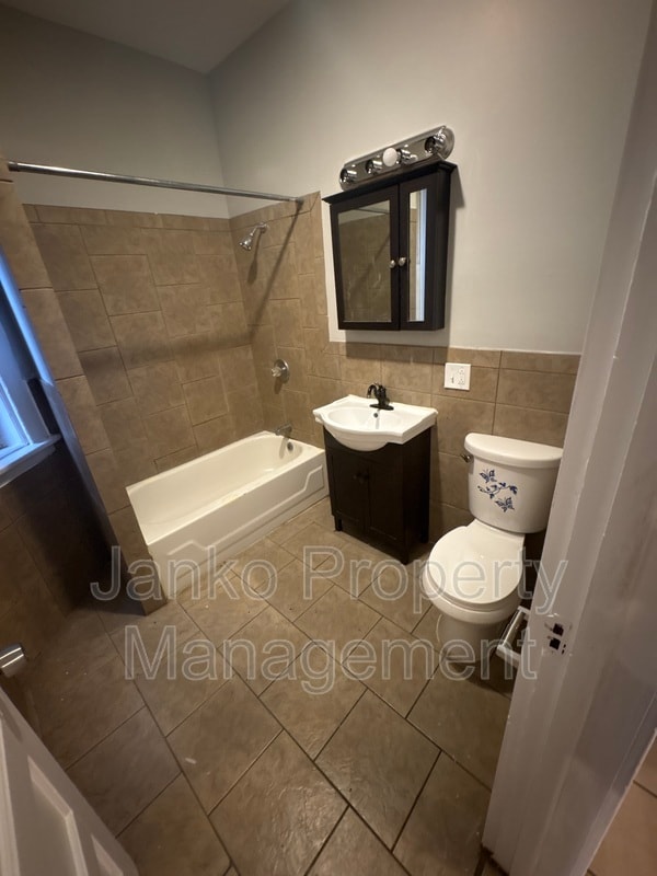 Building Photo - 7132 S Ingleside Ave