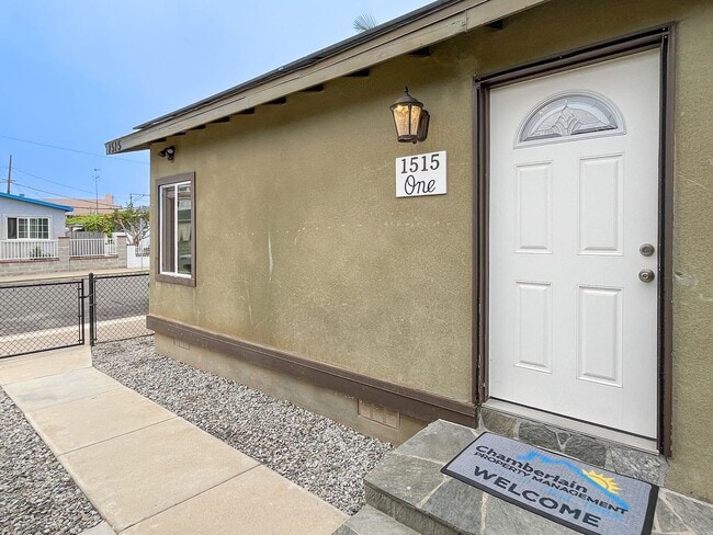 Building Photo - Studio in Oceanside!