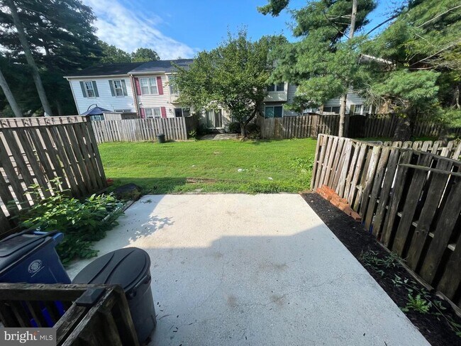 Building Photo - 10075 Maple Leaf Dr