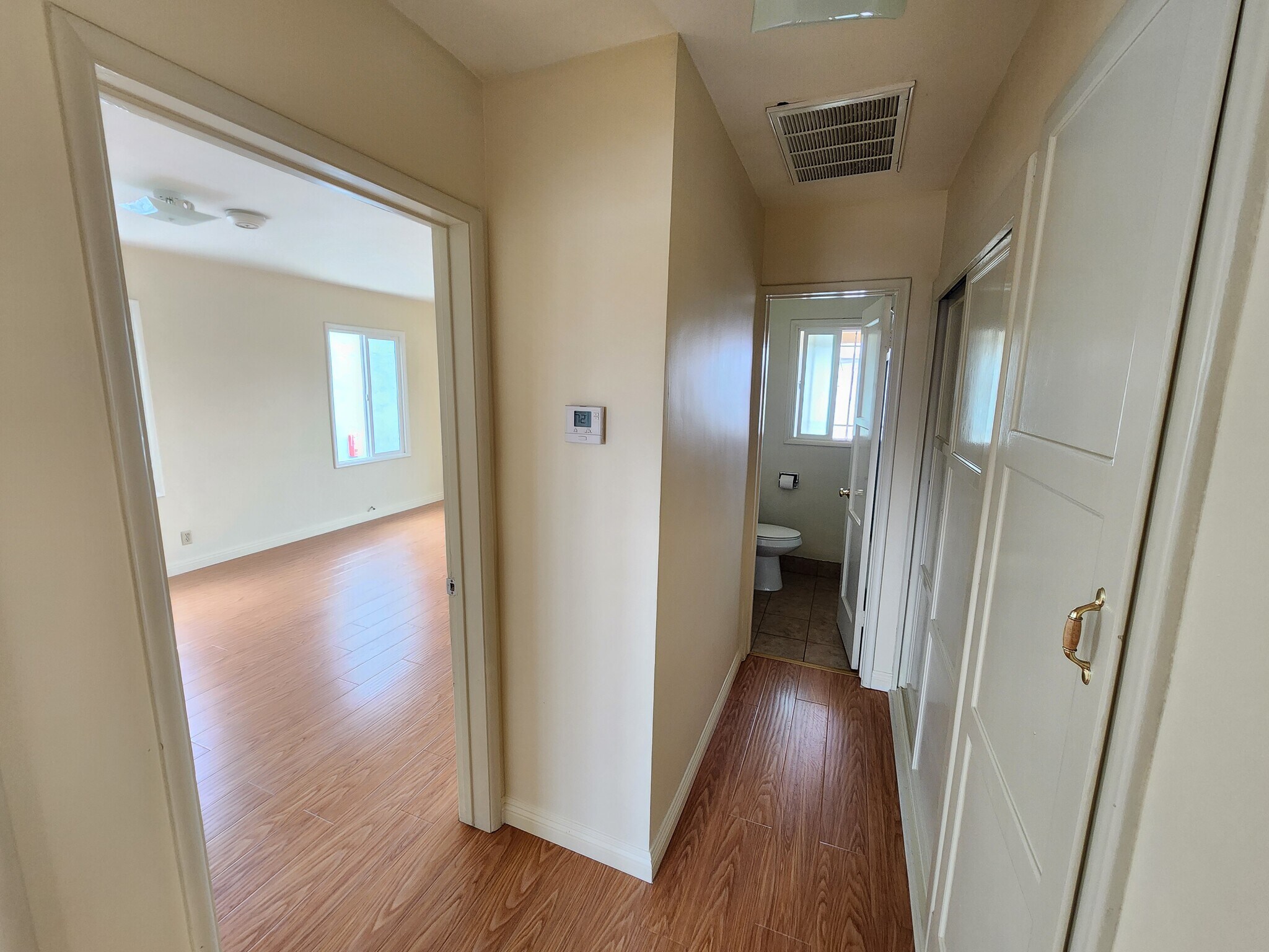 Building Photo - 5264 Cahuenga Blvd