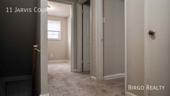 Building Photo - Move in special! First month free rent!