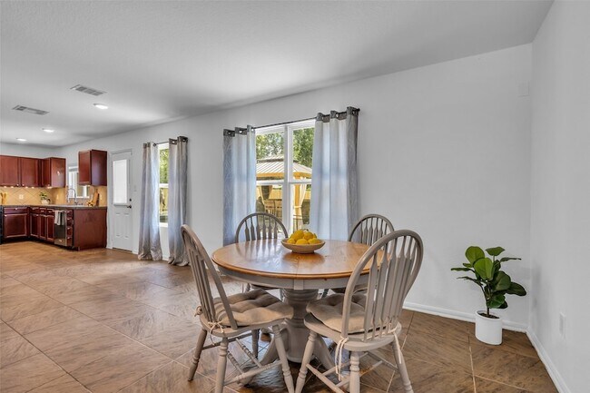 Building Photo - 16718 Warbler Dr