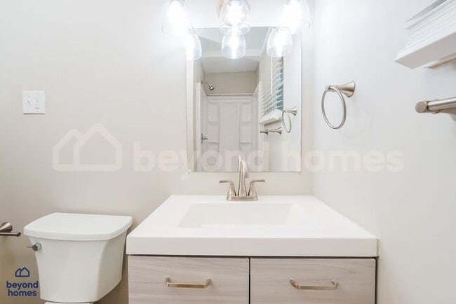 Building Photo - Stunning 4 Bedroom 2 Bathroom Home - Ready...