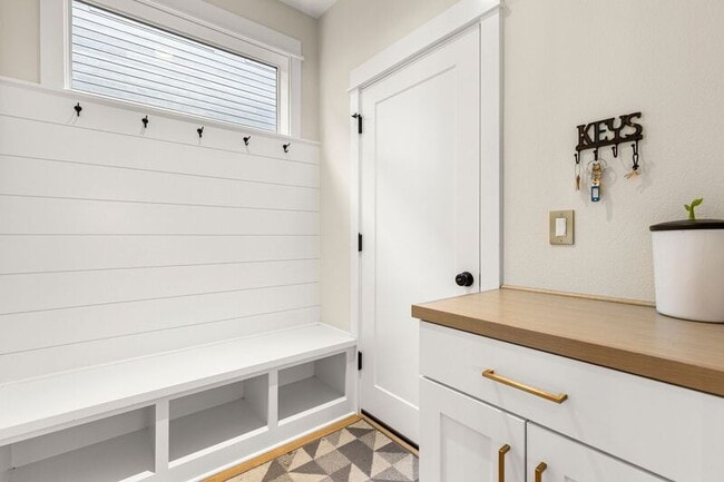 Building Photo - 4090 NE 6th Ave