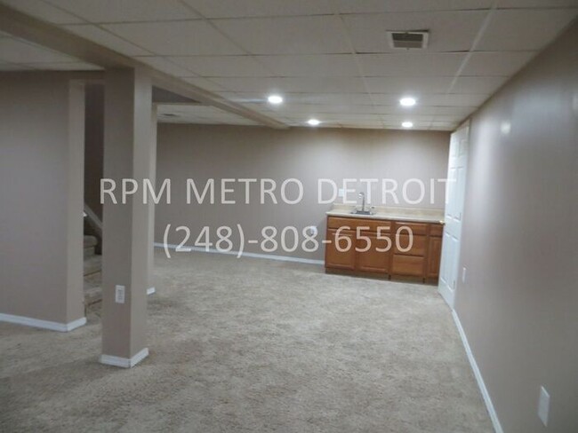 Building Photo - Sterling Heights Condo(16 Mile & Mound)