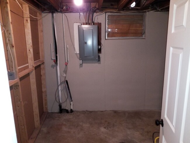 Building Photo - FREE 50" TV with Move-In by year end - BIG...