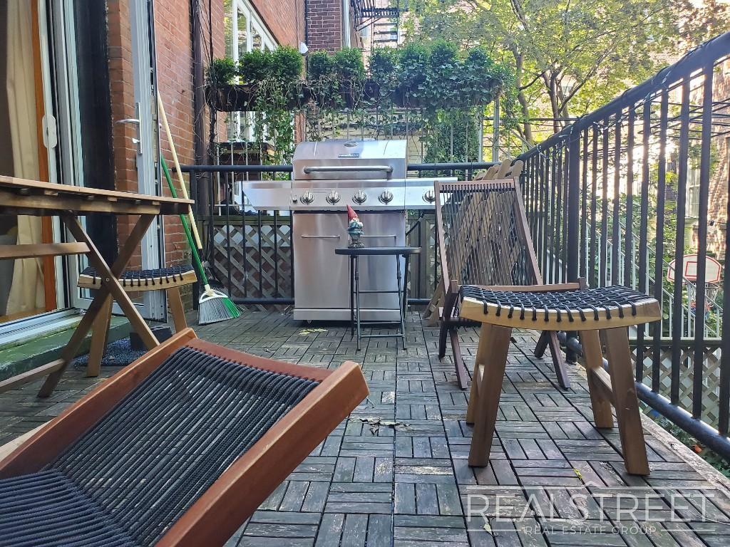 Building Photo - Stunning 2BR apartment with Private Terran...