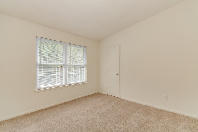 Building Photo - 100 Forest Oak Ln