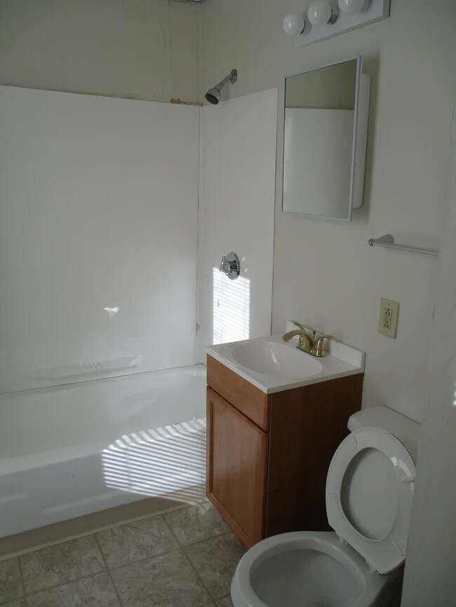 Building Photo - 4 S Harlem St