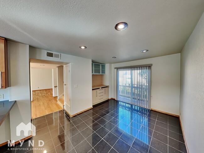 Building Photo - 125 Rosa Flora Cir