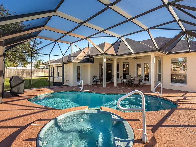 Building Photo - 184 Cacique Dr