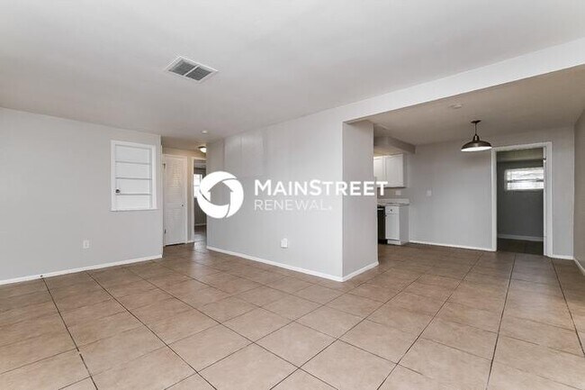 Building Photo - 4 Bedroom Pet-Friendly Home in HOLIDAY, FL with Main Street Renewal
