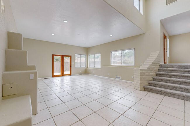 Building Photo - 713 Rio Arriba Ave SE