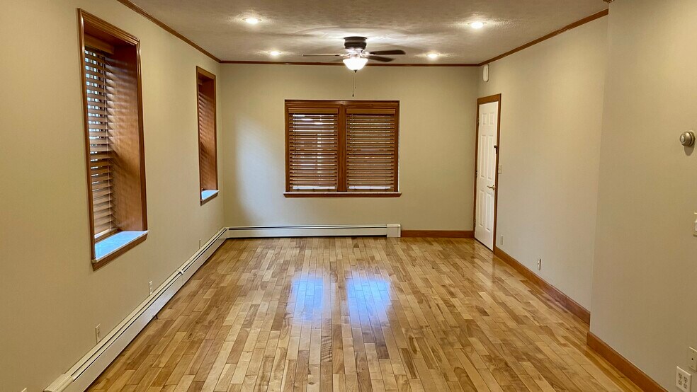 Building Photo - 2223 Noble St