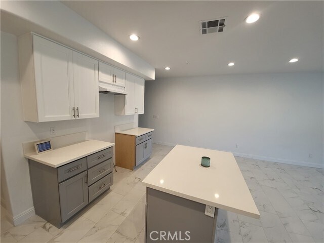 Building Photo - 14614 Vanowen St