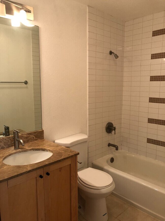 Building Photo - 1 BED/1 BATH CONDO NEAR LA JOLLA VILLAGE