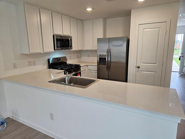 Building Photo - 21575 Carosella Dr