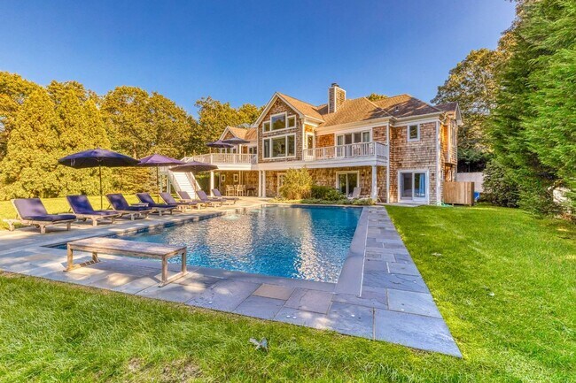 Building Photo - 6 Little Ct