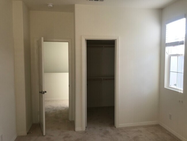 Building Photo - Luxury home 4Bedroom 3.5Bathroom in Chino