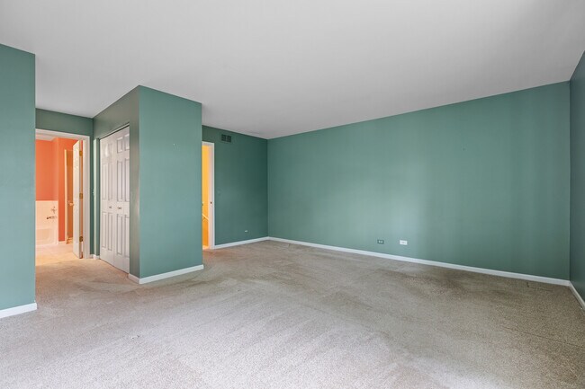 Master Bed - 135 Hampton Ave