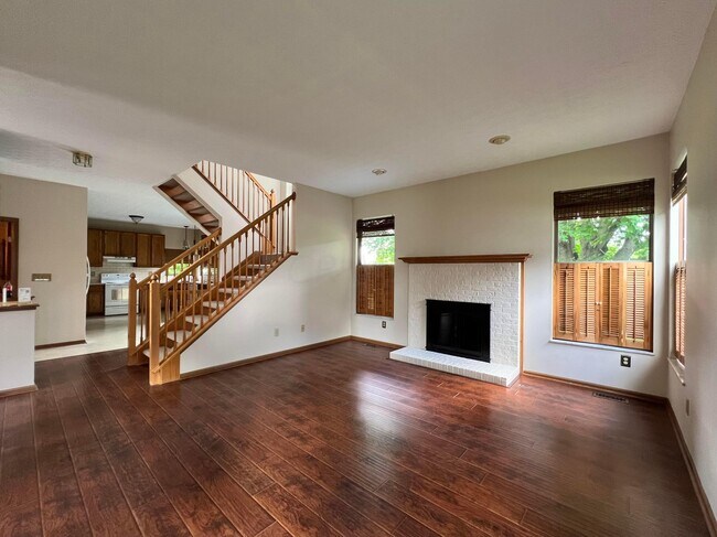 Building Photo - 758 N Starr Dr