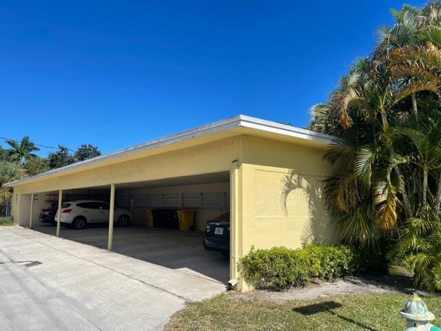 Building Photo - 101 N Lakeside Dr