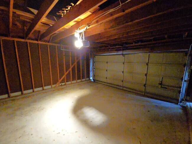 Building Photo - 2502 Fairwind Dr