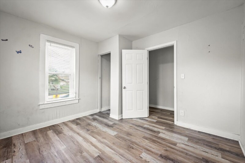 Building Photo - 256 Vernis Ave