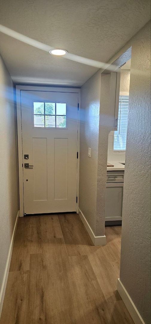 Building Photo - Stylish, Spacious & Super Inviting!