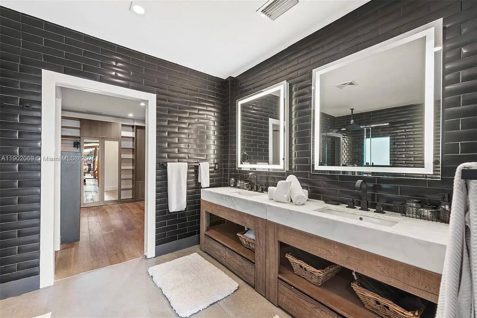 Building Photo - 970 S Shore Dr